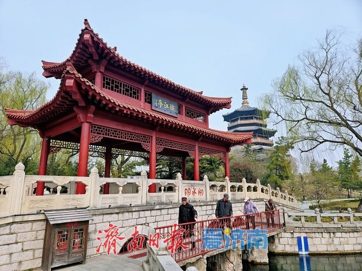 泉涌新绿满园春 百脉泉公园绘就春日盛景