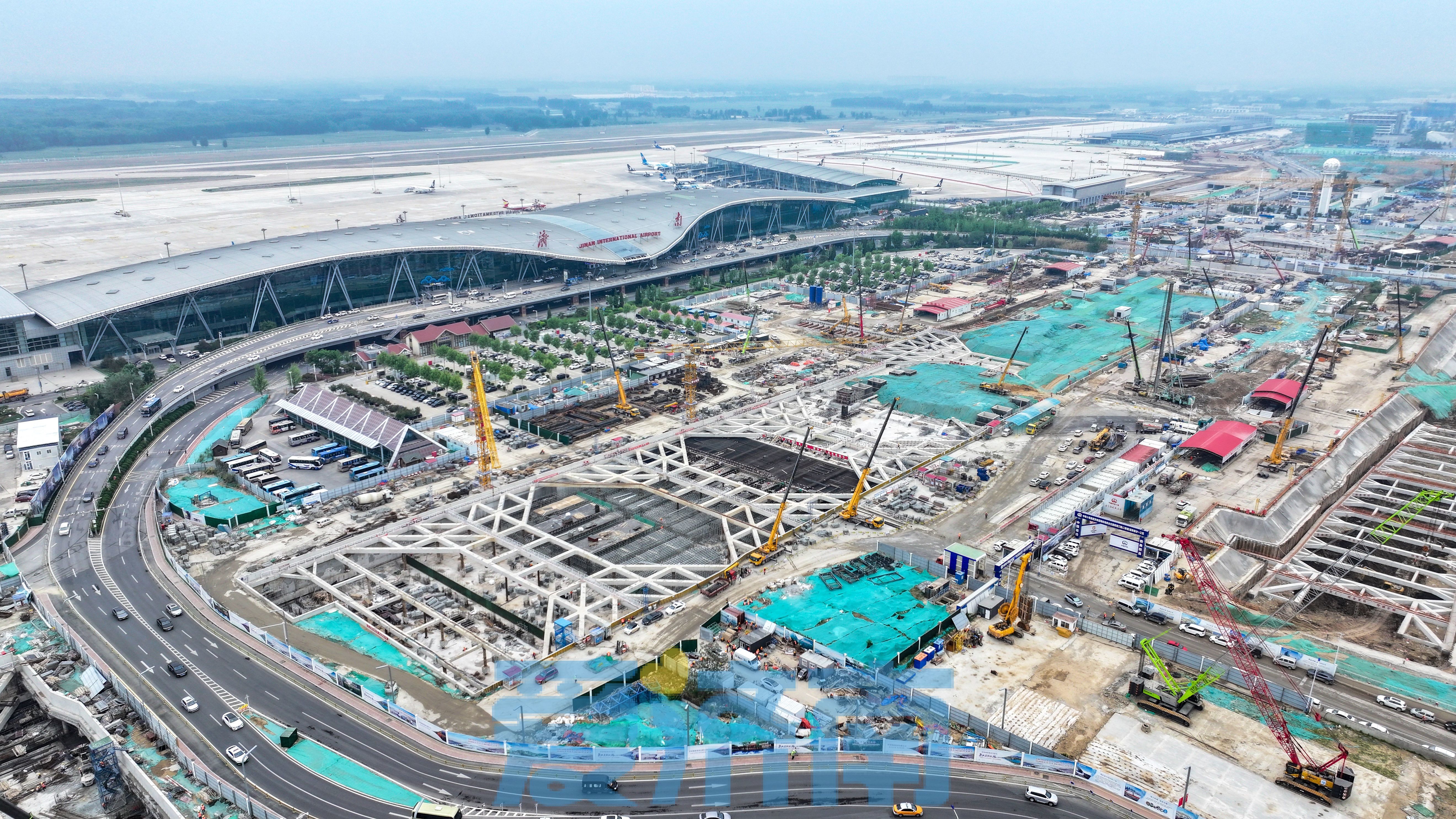 项目强省会丨坐高铁赶飞机又近一步！济滨高铁机场1号隧道首段浇筑完成