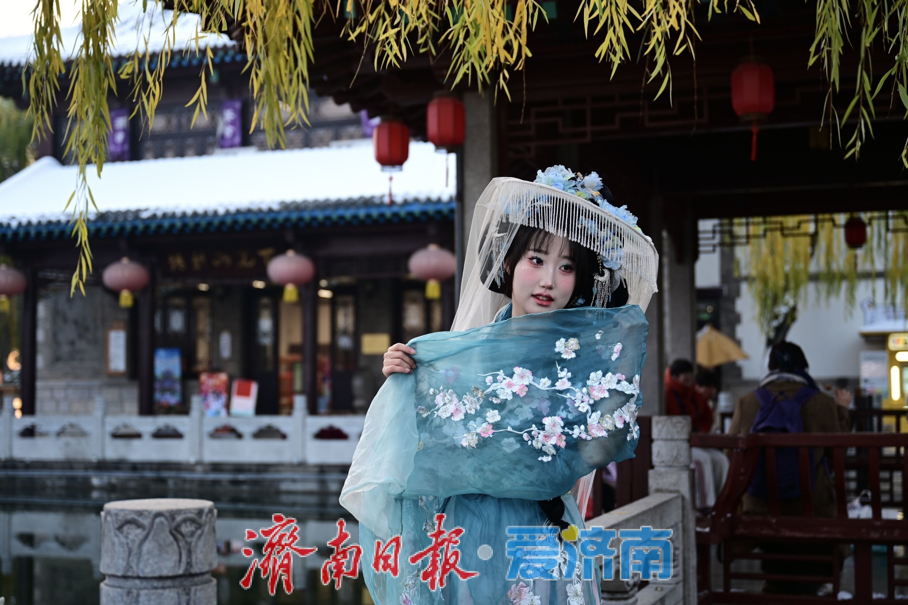 雪落曲水亭，汉服踏冬来