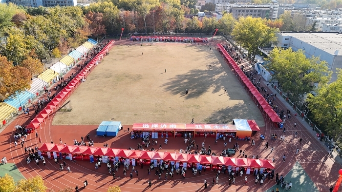 “选择济南 共赢未来”大型招聘会走进济南大学，300余家企业携1.5万余个岗位揽才