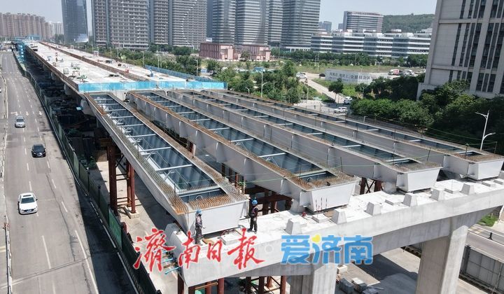 济南凤凰黄河大桥南延工程首跨跨路钢箱梁已顺利安装