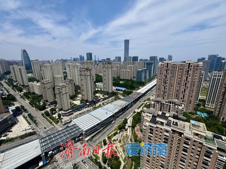 再跨路口，济南凤凰黄河大桥南延工程经十路以南段高架“长龙”初成