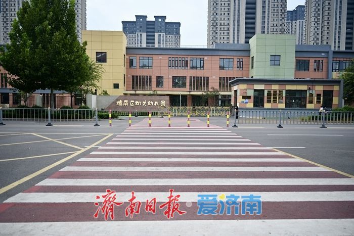 济南交警精细施策，三校门前拥堵变通途