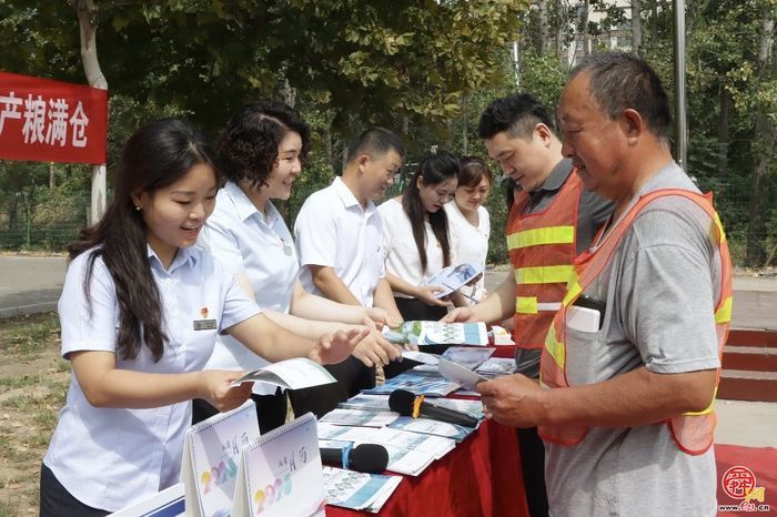 济南市行政审批服务局创新推行农机驾驶证跨区域联考模式，以高效政务服务护航秋收生产