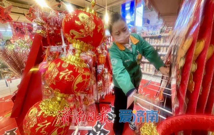 新春饰品红火登场 马年元素扮靓年味