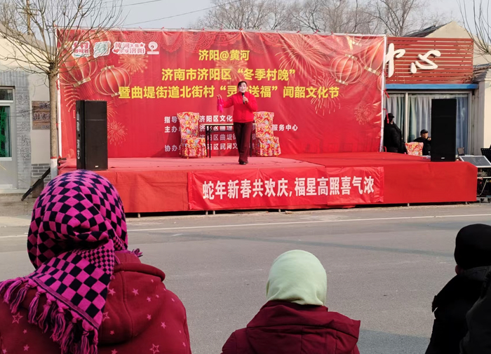 “泉”在济南过大年｜年味蒸腾乡土间，“村晚”见证一个村子的蝶变与传承