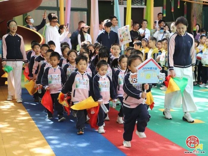 超燃！亲子微马乐翻天——济南市经五路幼儿园举办趣味运动嘉年华系列活动