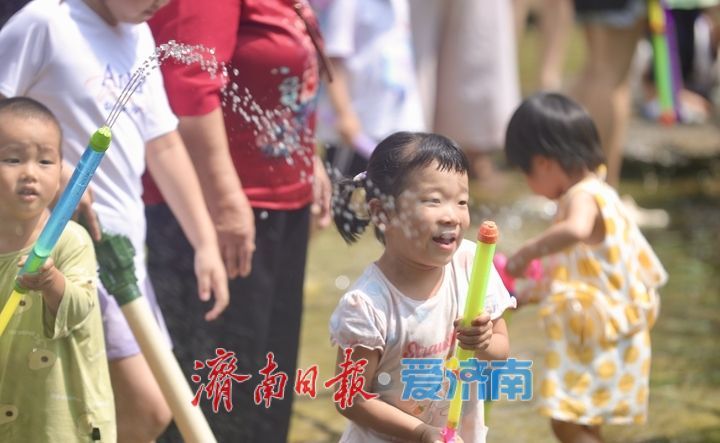 一年四季 泉在济南丨济南五龙潭清泉石上流 奏响夏日清凉曲