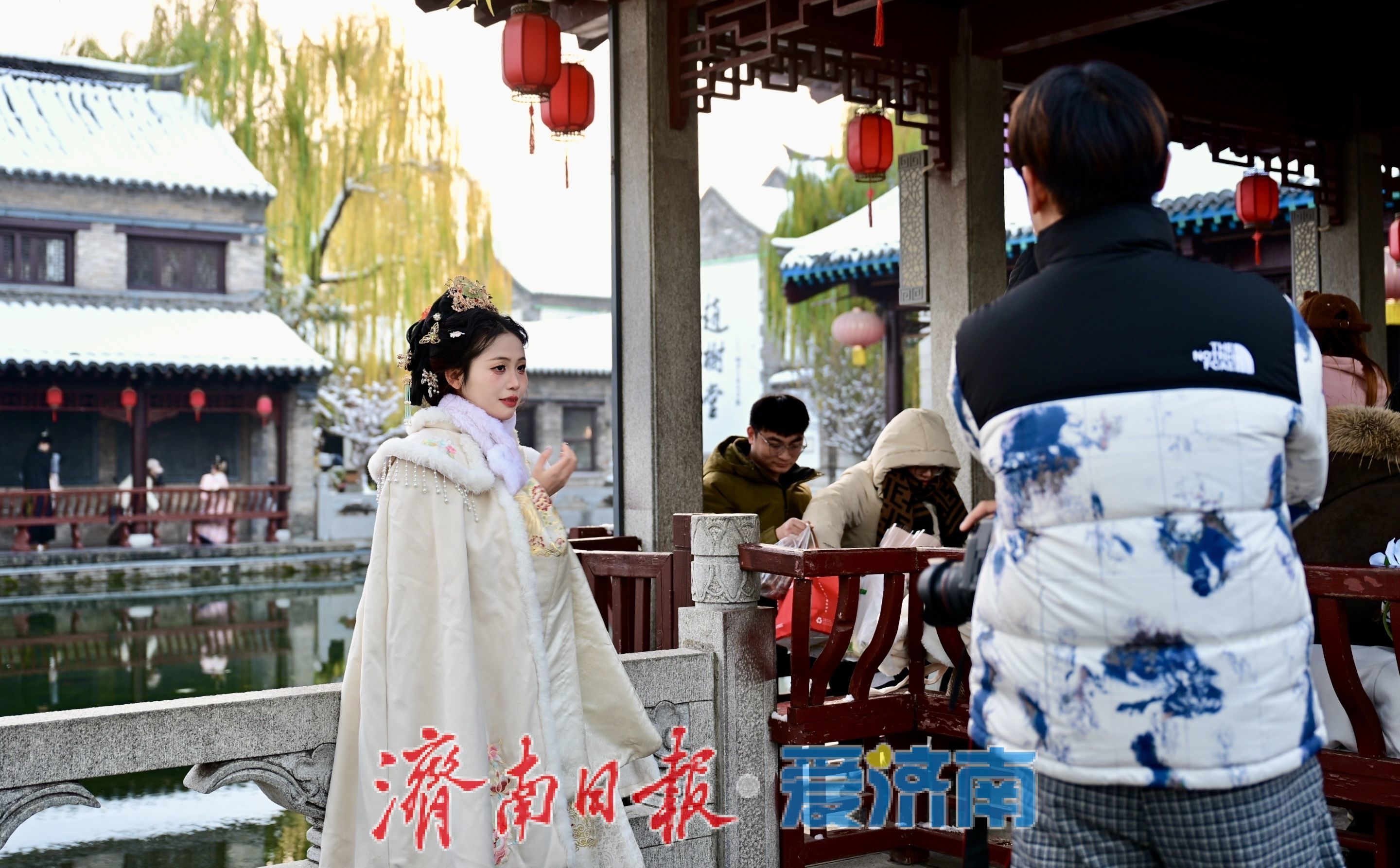 雪落曲水亭，汉服踏冬来