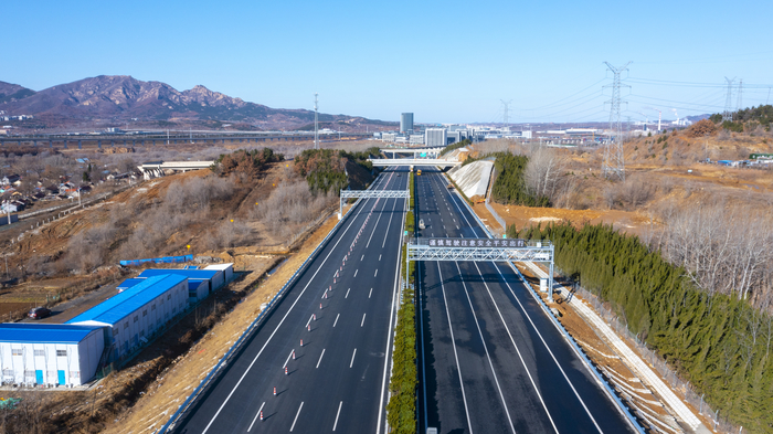 山东高速烟蓬改扩建大杨家枢纽至古现互通段实现双向八车道通行