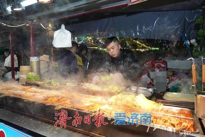 升腾的“烟火气”温暖了寒冬