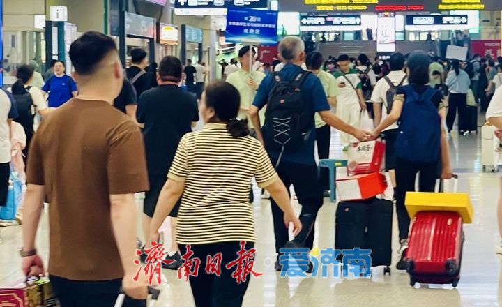 暑运尾声 济南西站迎返程高峰