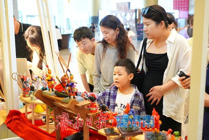 “潮”起来！非遗文创产品受青睐