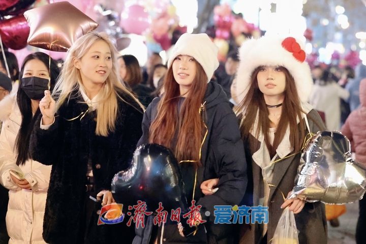 图集丨跨年夜，济南各大商圈活力爆棚