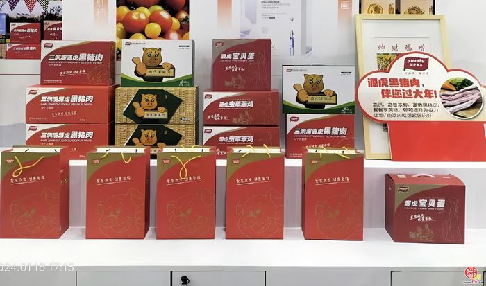 黑猪养在山林，肉过“清水关”    泉水人家的源虎黑猪肉把“慢猪”做成“长链”