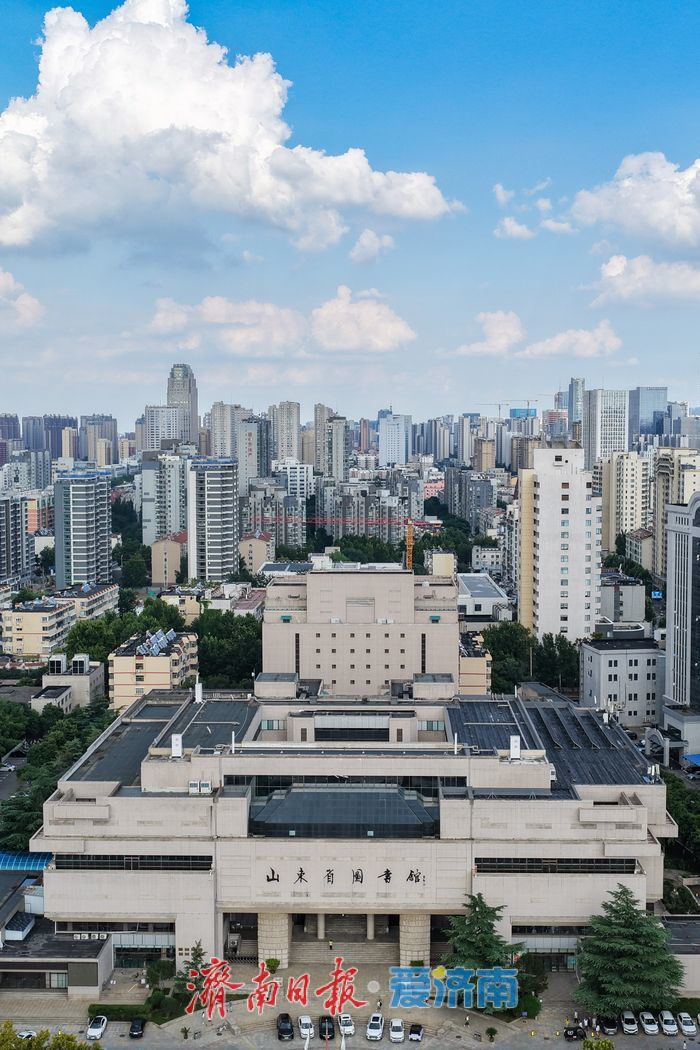流云装点城市天际 泉城济南迎来澄澈好天气