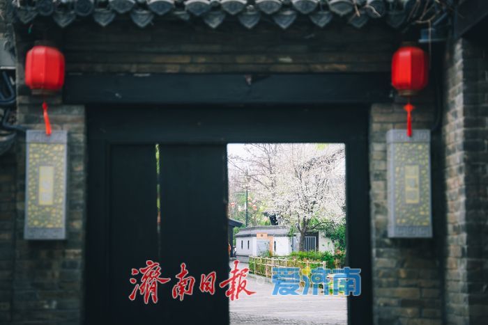 青巷流泉映古街