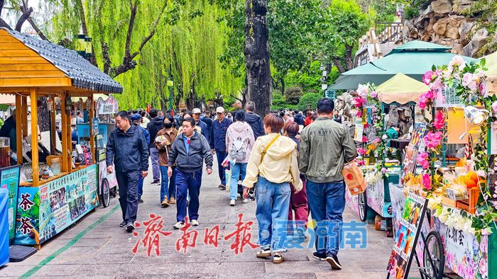 一年四季 泉在济南丨一泉一市一春日！黑虎泉畔水墨韵 花朝荟里烟火情