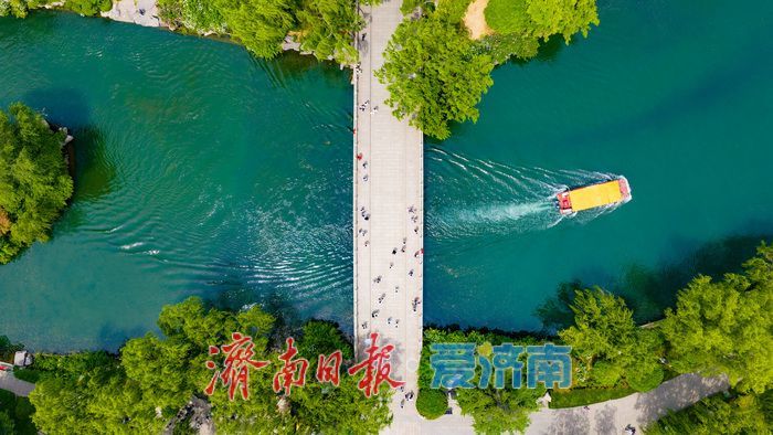 “五一”假期收官日 济南大明湖热度不减 游人醉享泉城盛景