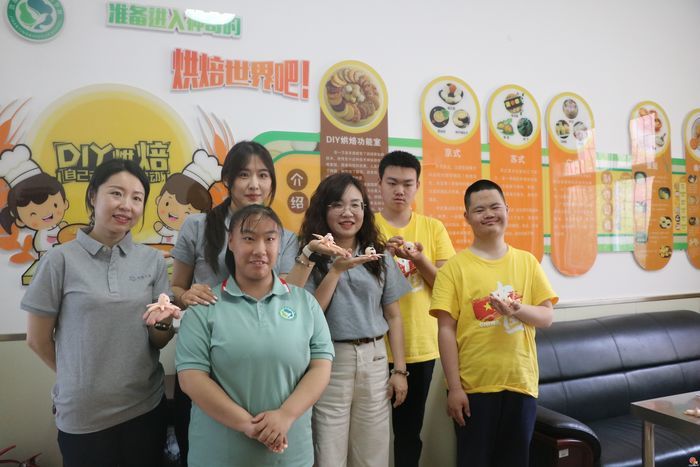 “爱与希望”益“起”同行——爱心企业走进济南市影壁后街学校