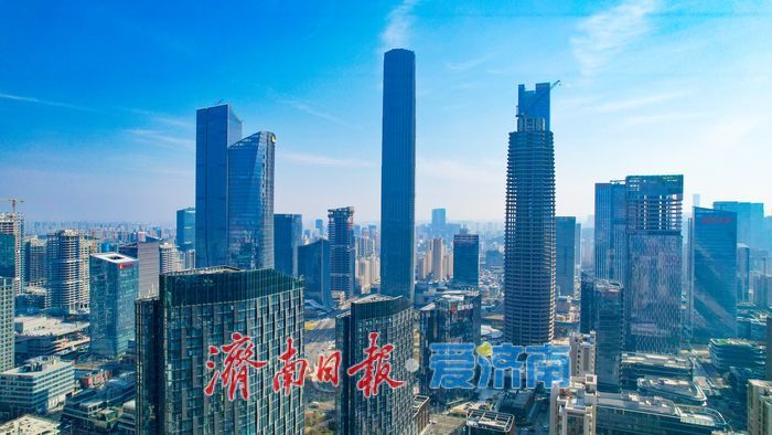 济南CBD春日晴景尽显城市新活力