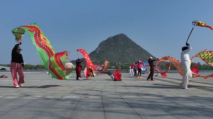 华山脚下彩龙飞