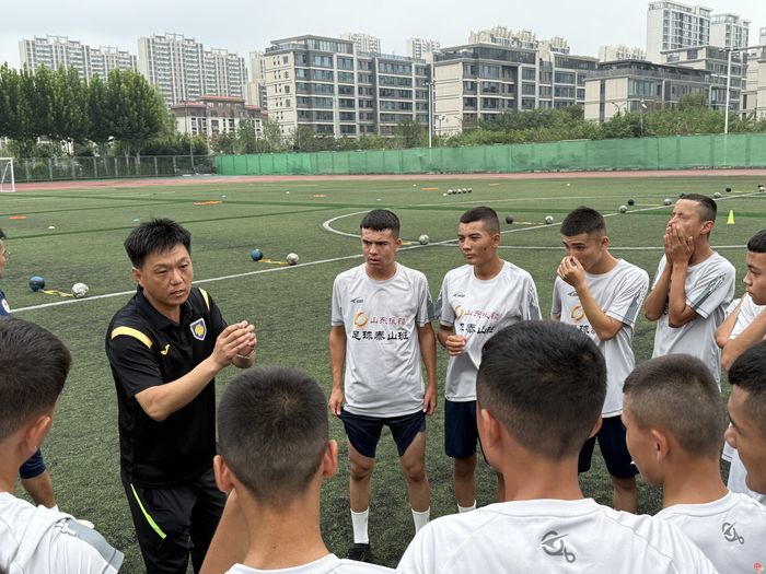 鲁疆青少年足球人才联合培养计划启动！首批喀什“足球泰山班”学员入驻山东师大附中