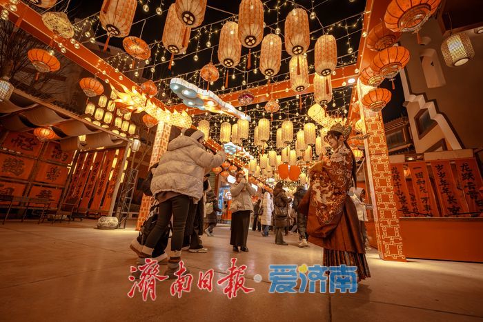 济南方特新春灯会盛大启幕 千灯映春解锁马年新春新体验