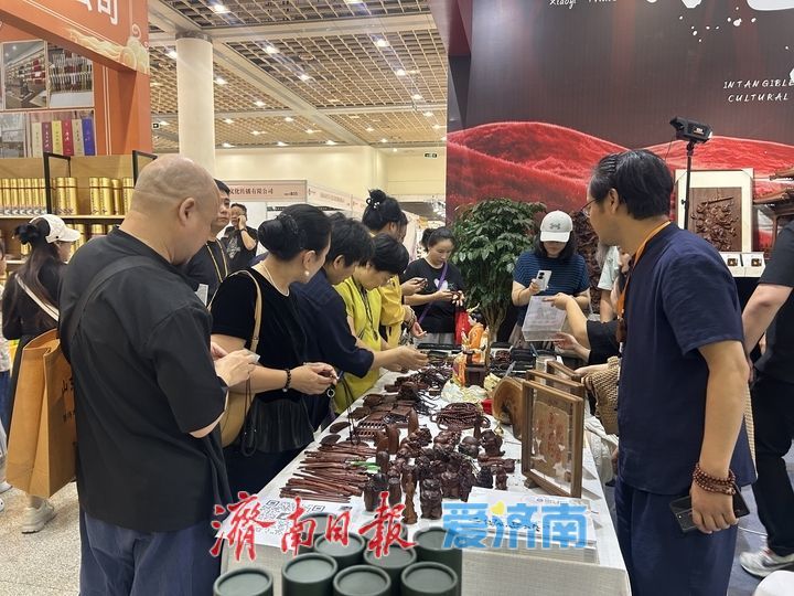 雅韵涌动人气旺 第二届中国北方（济南）传统文化用品博览会现场盛况直击