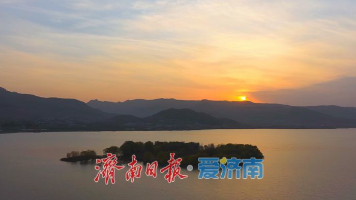 一年四季 泉在济南丨静影流金，卧虎山水库定格冬日暮色