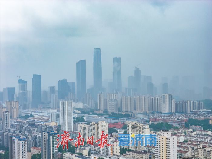 伏天细雨送清凉