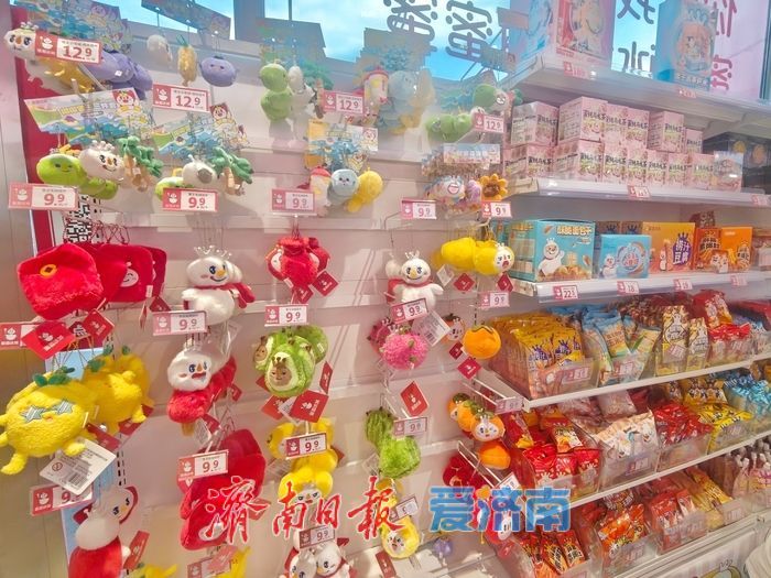 蜜雪冰城济南旗舰店亮相，专属产品、超大空间、娃娃机惊喜登场