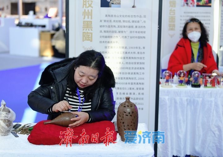 万件“手造”精品汇聚济南 山东工艺美术博览会启幕