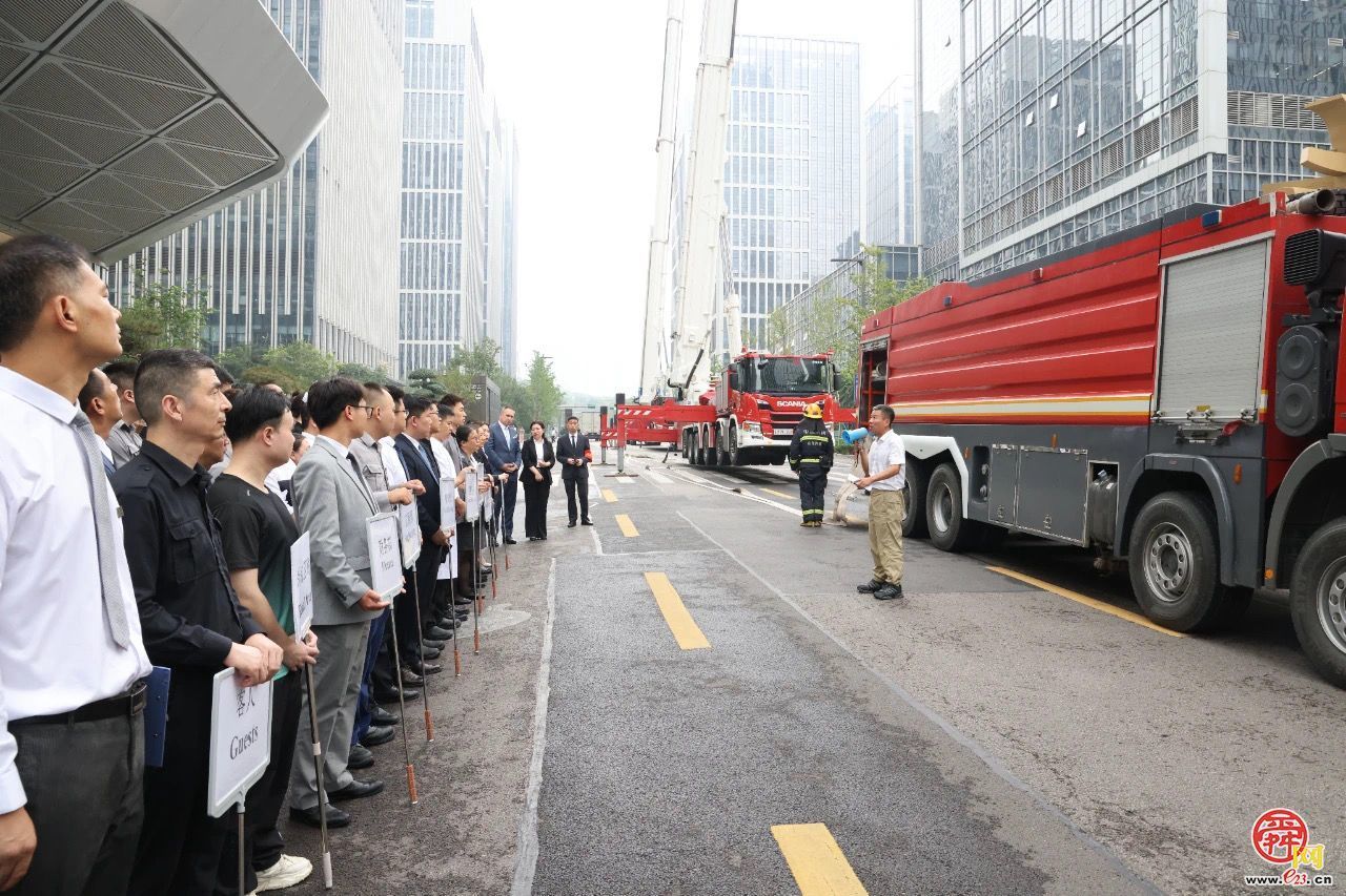 济南市组织开展高层建筑紧急疏散及高层灭火综合应急演练