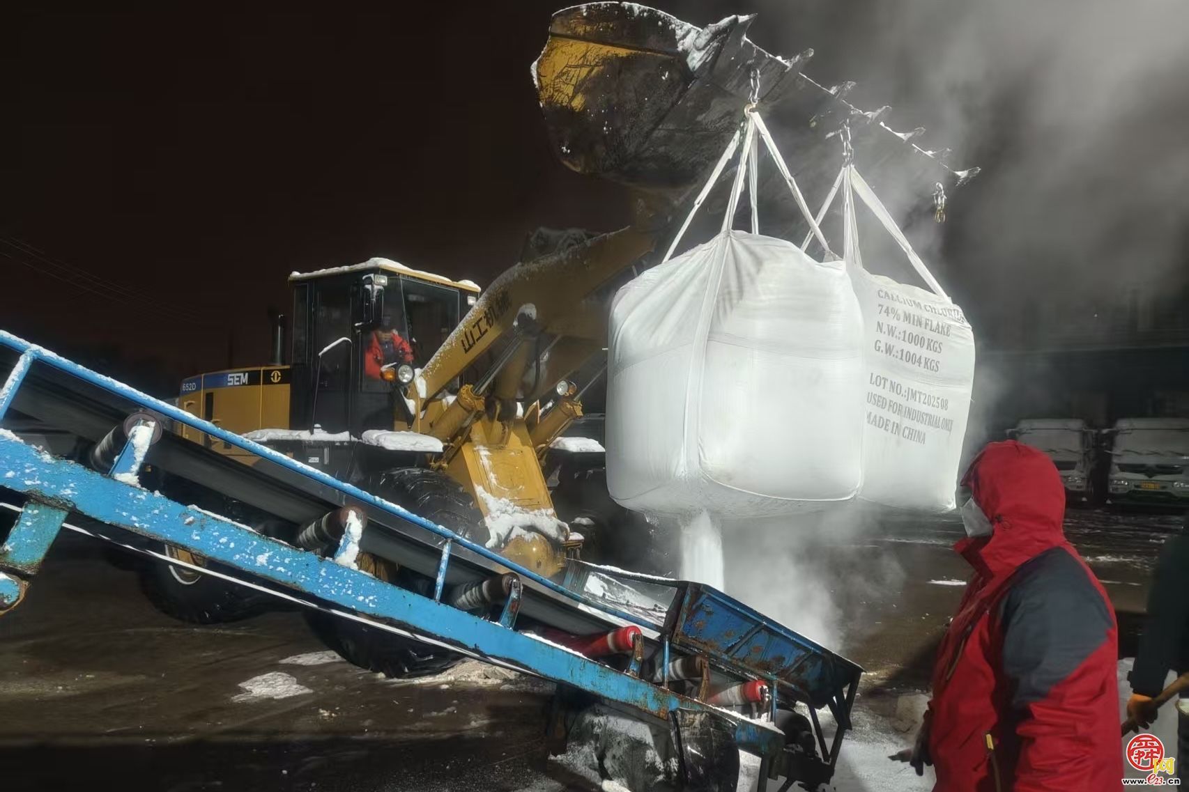 暴雪如至，济南城管人昼夜“雪战”确保全城畅行