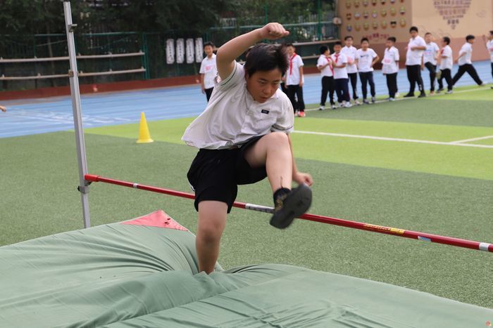 强身健体逐梦想 童心献礼贺华诞——济南市历下区燕山小学举行2026年秋季田径运动会