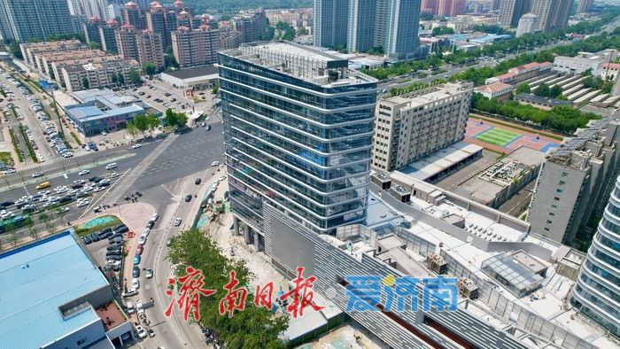 济南腊山 TOD 项目建设提速：幕墙初成，西城新地标轮廓显现