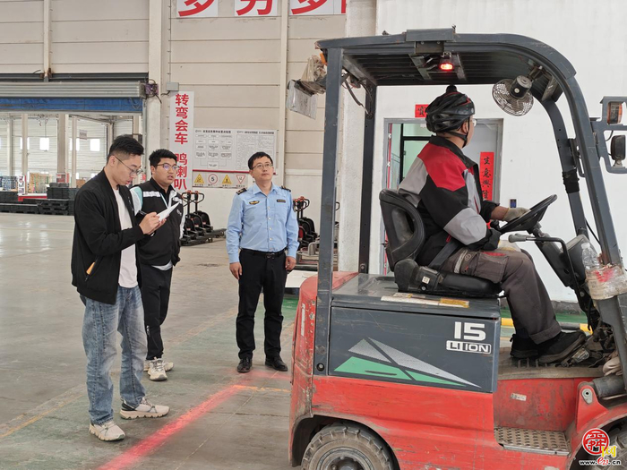 济南高新区市场监管部临港市场监管所“上门问诊”，为叉车安全保驾护航