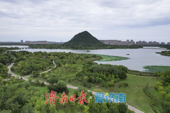 秋雨送秋凉 华山历史文化湿地公园更显清新动人