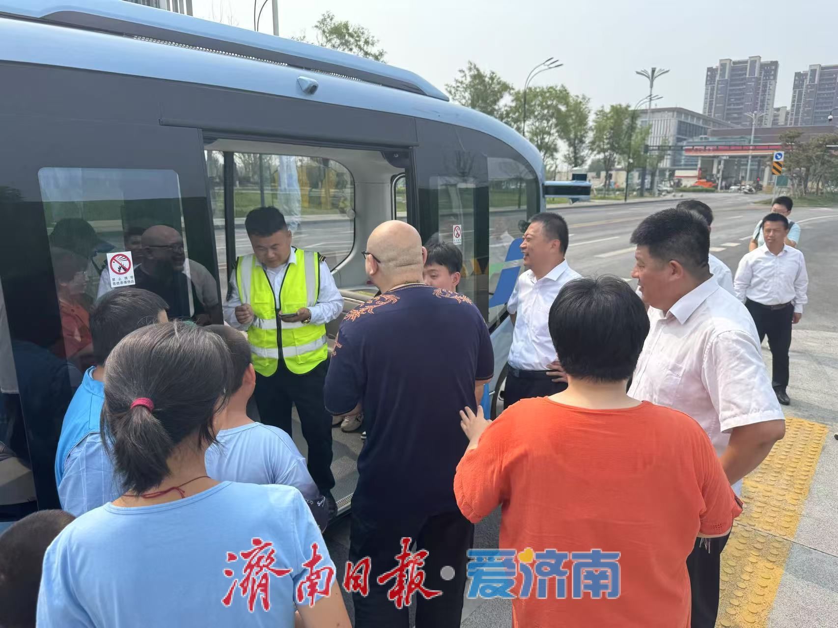 济南首条L4级智能网联公交开通满月，近500人尝鲜智慧出行​