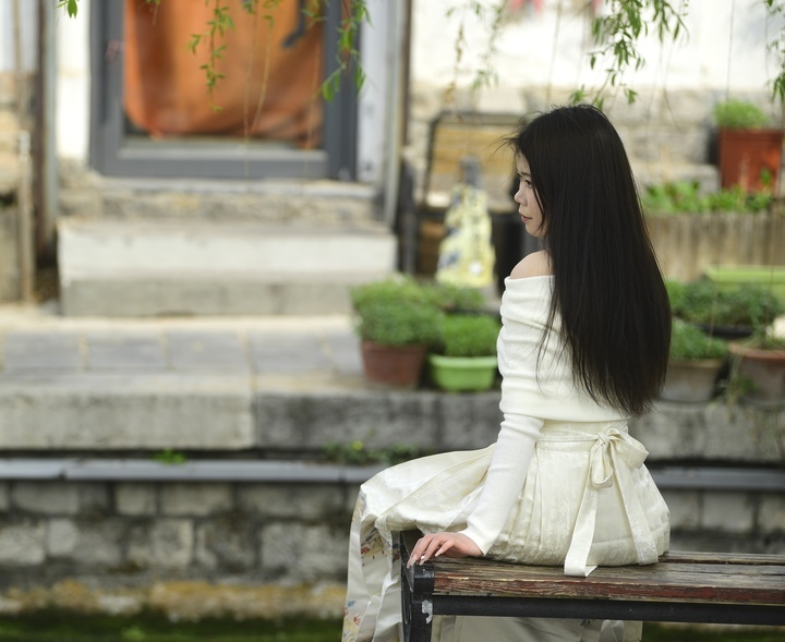 泉城提前感受“初夏” 市民游客夏装出行