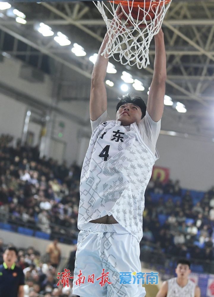 巩晓彬“重出江湖”，率山东U22全运男篮热身大胜芝加哥怒火队