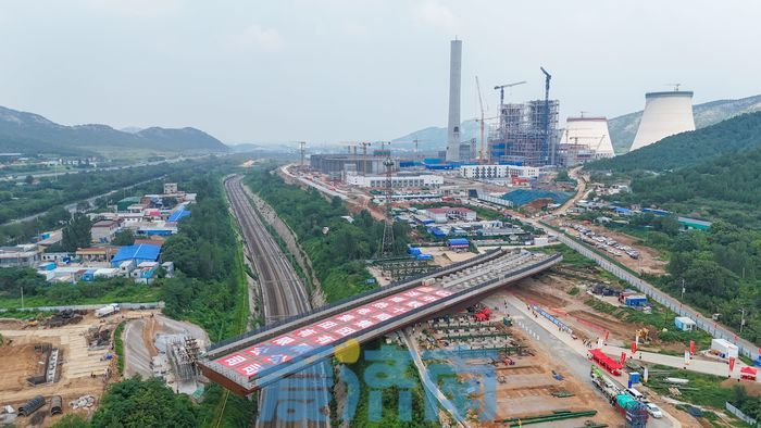 刷新省内施工用时新记录！济南热电集团进厂道路上跨京沪铁路钢箱梁转体桥顺利转体