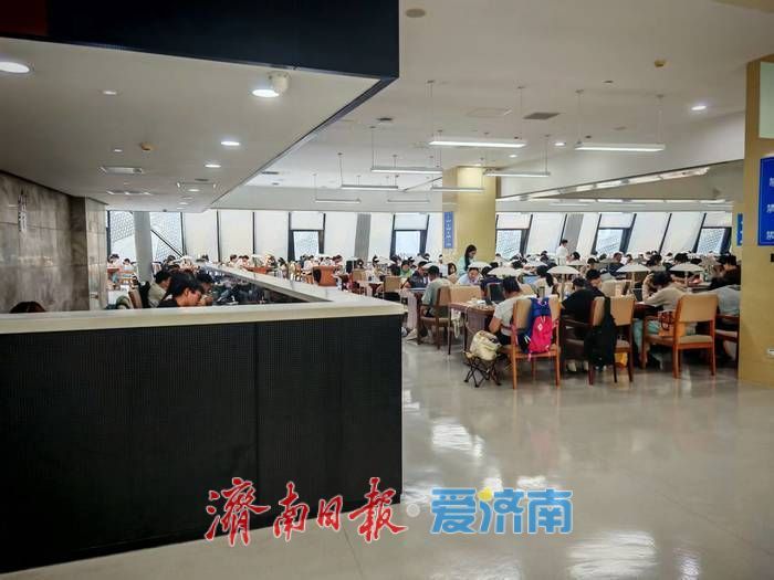 泉城书香浓 从图书馆“一座难求”说起