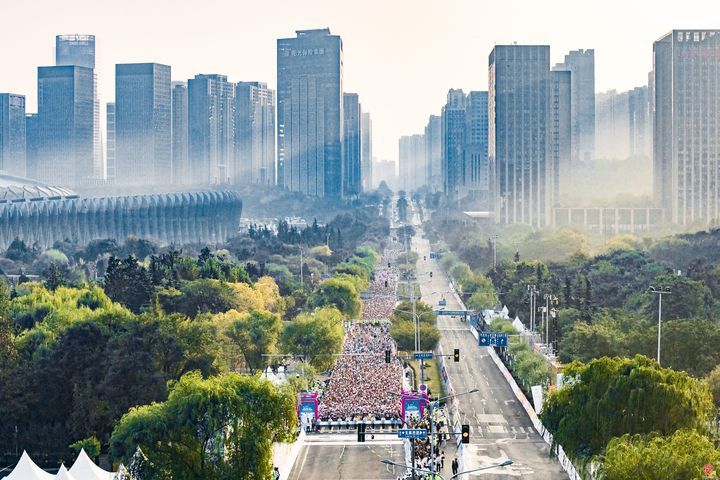 2026济马观察：当脚步向东，一座城市如何以赛道作答