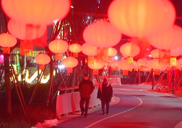 “万事兴隆”嘉年华，灯火璀璨迎新年