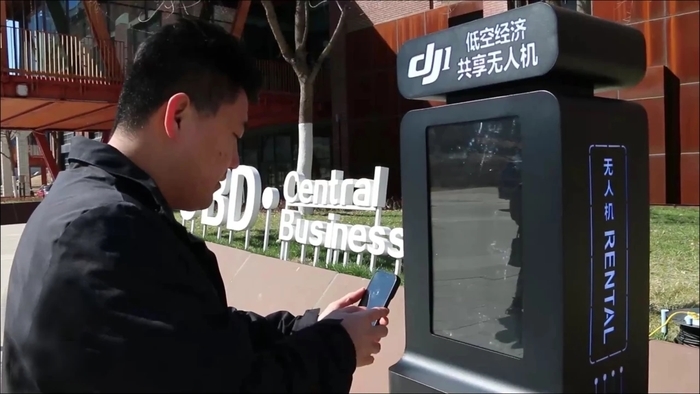 济南首台低空经济共享无人机柜在中央商务区完成应用场景测试