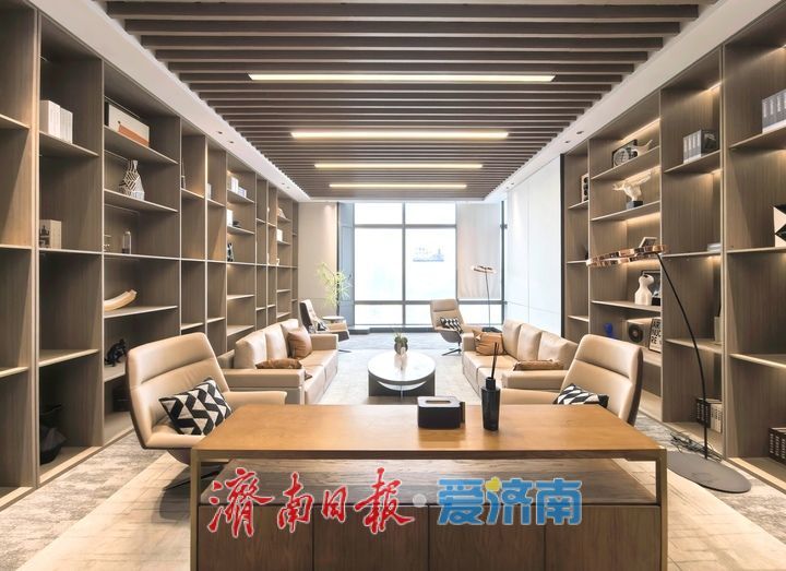 走进“济南第一高”，探访“塔尖会客厅”