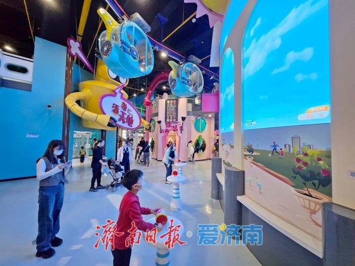 科技馆里过大年 科技年味润泉城