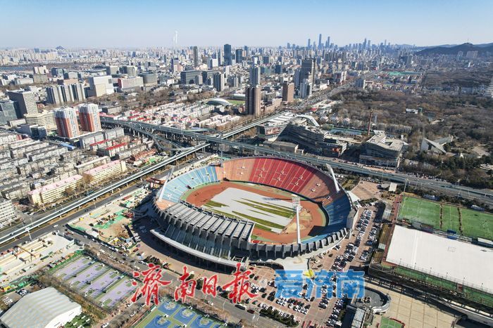 春日泉城碧空如洗 自带“治愈系”冷蓝滤镜上线